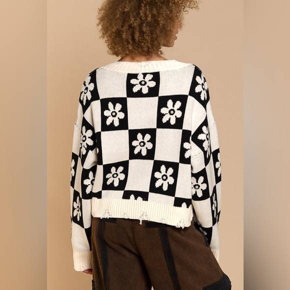 Pol Floral Checkered Distressed Sweater - Sizes: S, M , L - Picture 4 of 5